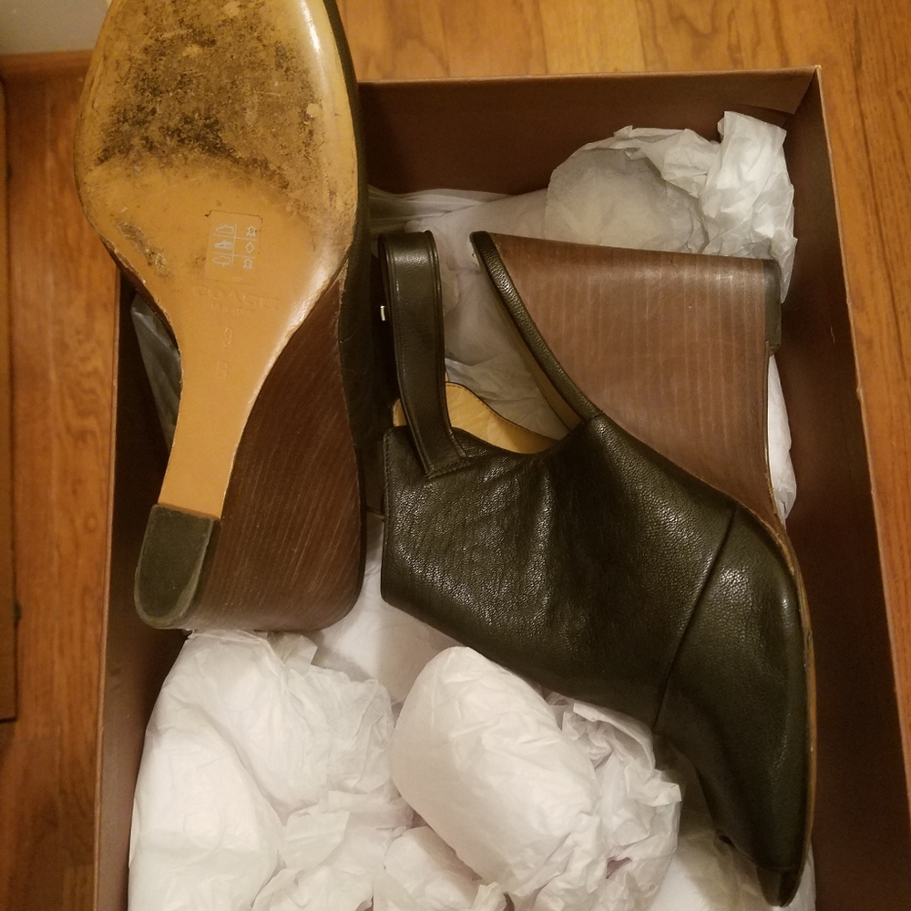 Coach size 9 Lindsay wedge. Peep toe